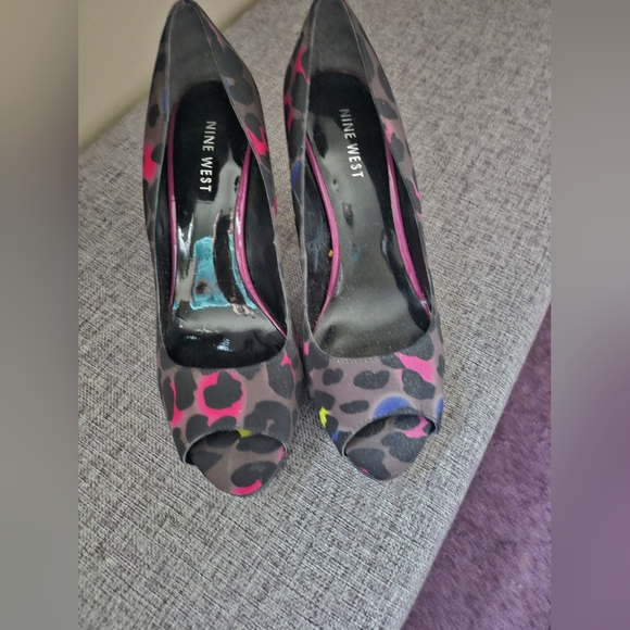 Women's Colored Leopard  Print heels - Picture 3 of 7